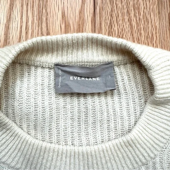 Everlane Ribbed Cashmere Crew Sweater in Ivory - Picture 3 of 7